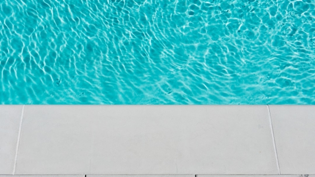How to Choose the Right Swimming Pool Installation Contractor in Your Area