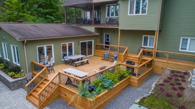 The Importance of Hiring Expert Pool Deck Contractors